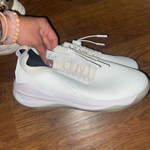 Women clove nursing shoes